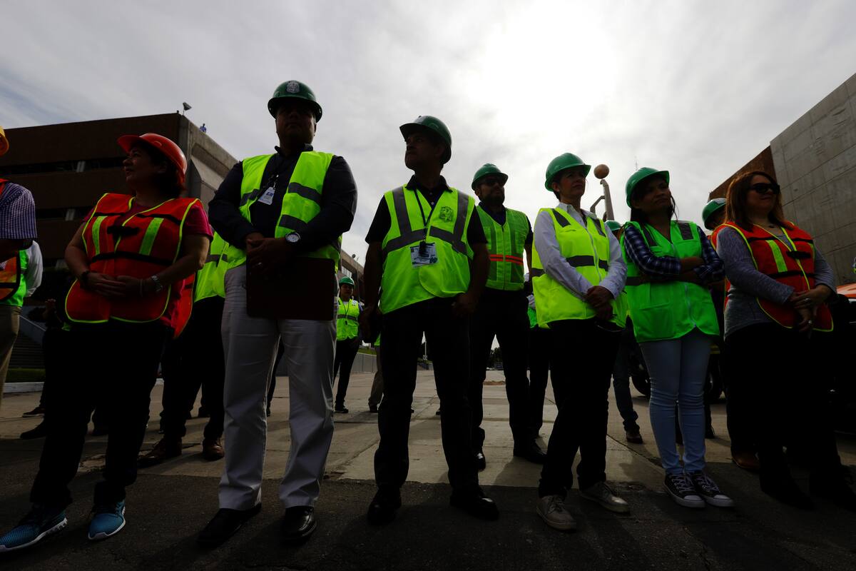 Dan tres vehículos a Protección Civil