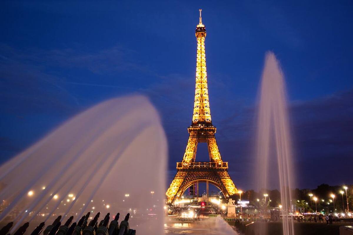 ¿Por qué está prohibido tomarse fotos con la Torre Eiffel de noche?