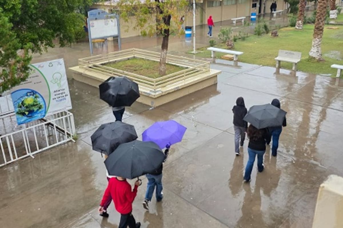 Escuelas dejan a criterio de padres enviar a alumnos por lluvias en Mexicali