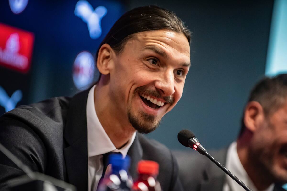 Vandalizan y derriban estatua de Zlatan Ibrahimovic en Malmo, Suecia