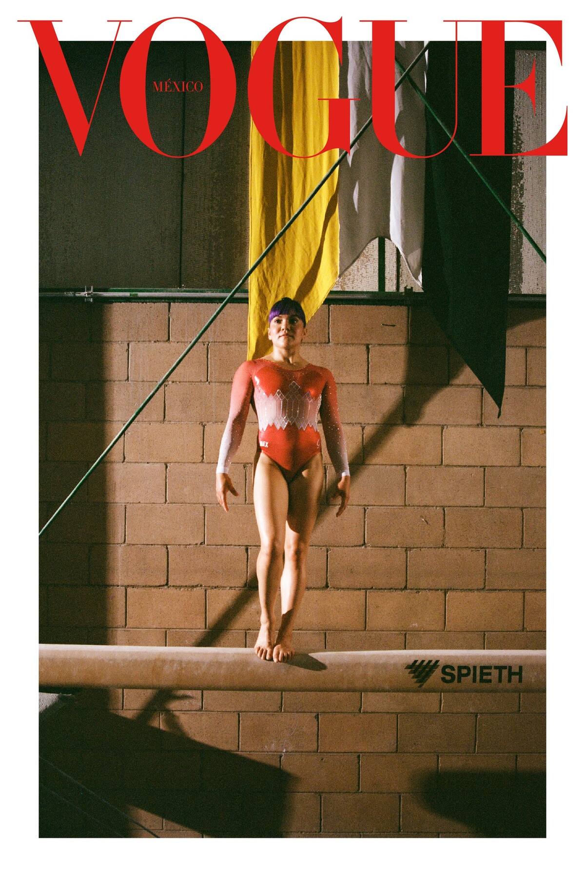 Alexa Moreno en portada de Vogue