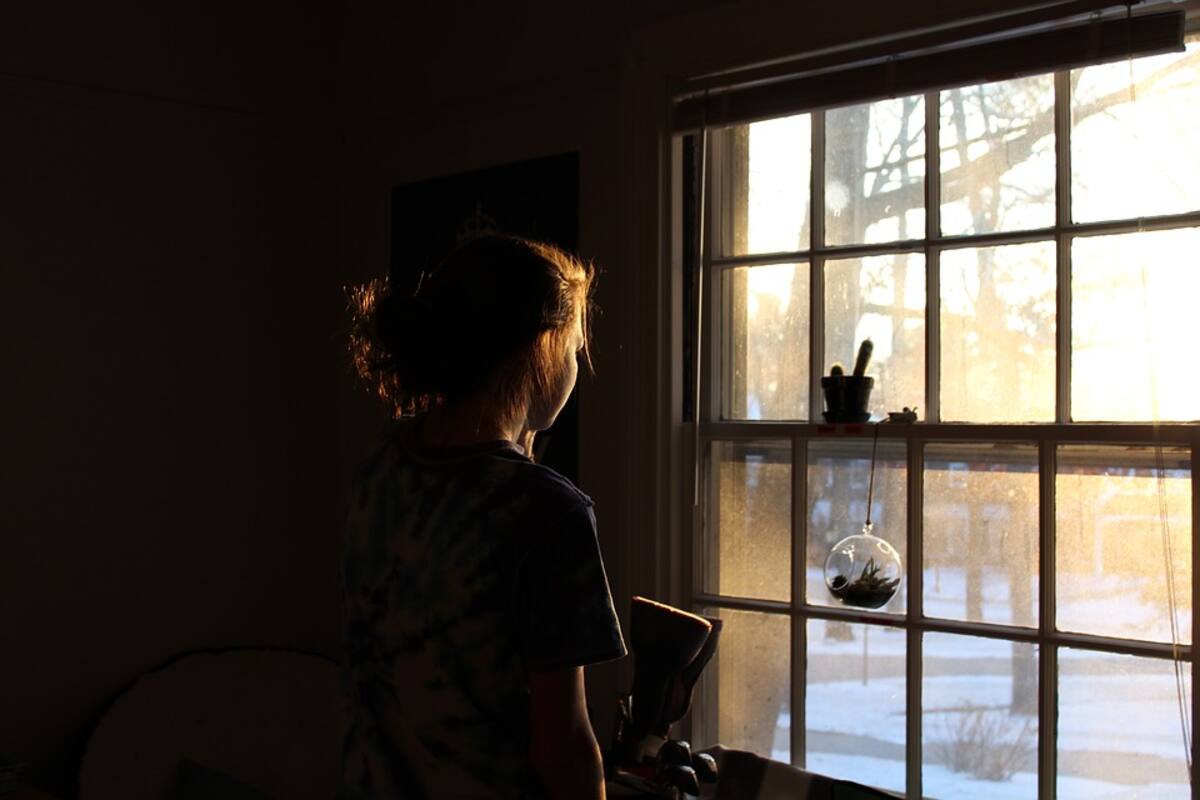Niña se lanza por ventana; su padre intentó abusar de ella