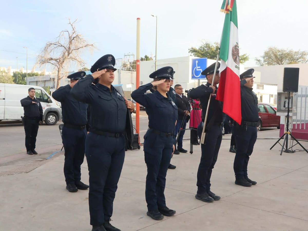 El oficial Enrique Morales Alcantar, conocido como “El Moralitos”, fue conmemorado en el monumento ubicado frente a la primaria Alberto Gutiérrez, en el Centro de la ciudad