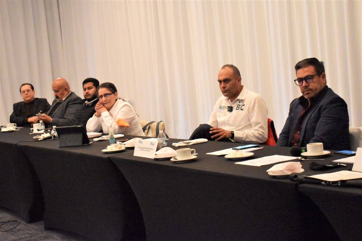 Exponen candidatos a diputados sus propuestas legislativas ante el CCEE