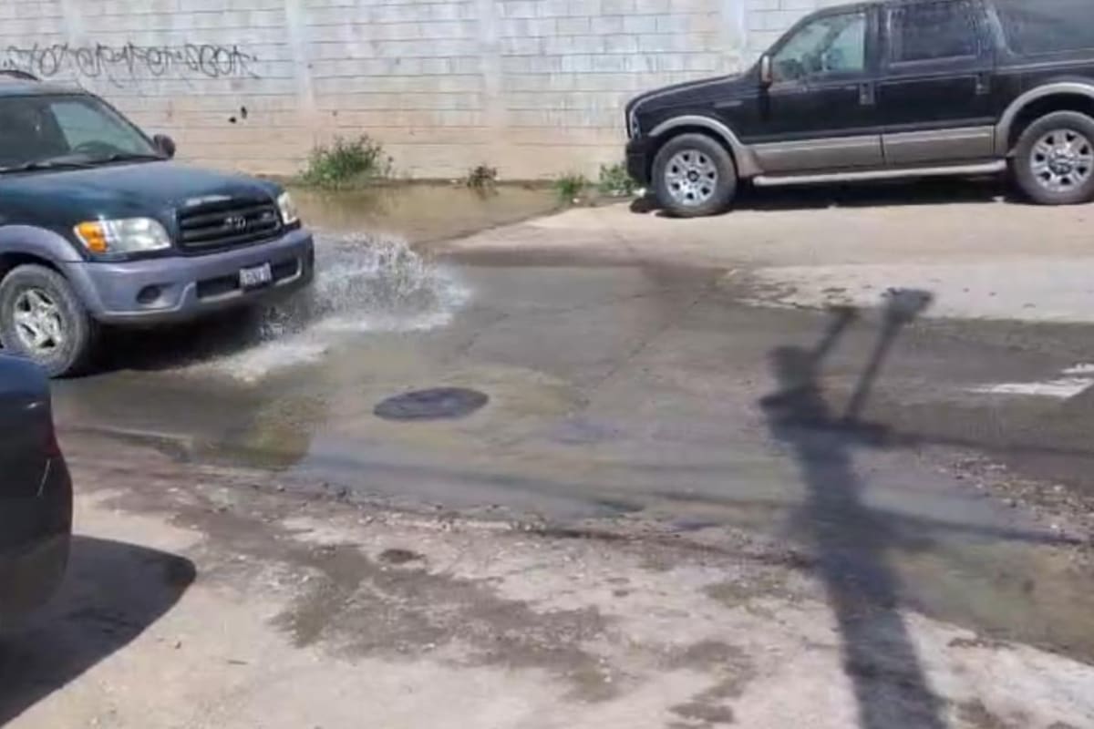 Derrame de aguas pestilentes afecta desde hace dos días en la colonia Plan Libertador