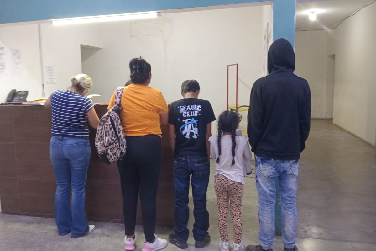 Resguardan a tres menores que viajaban solos en la central de autobuses de Ciudad Obregón
