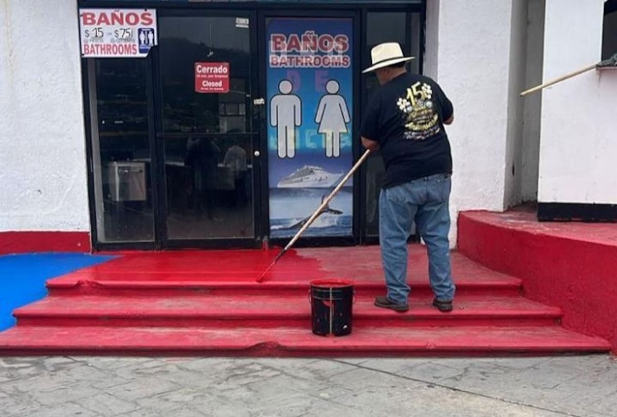 Con apoyo del personal del Fideicomiso La Bufadora, se realizaron trabajos de mejoramiento, entre ellos, pintura de muros, banquetas, rampas y reparación de luminarias.