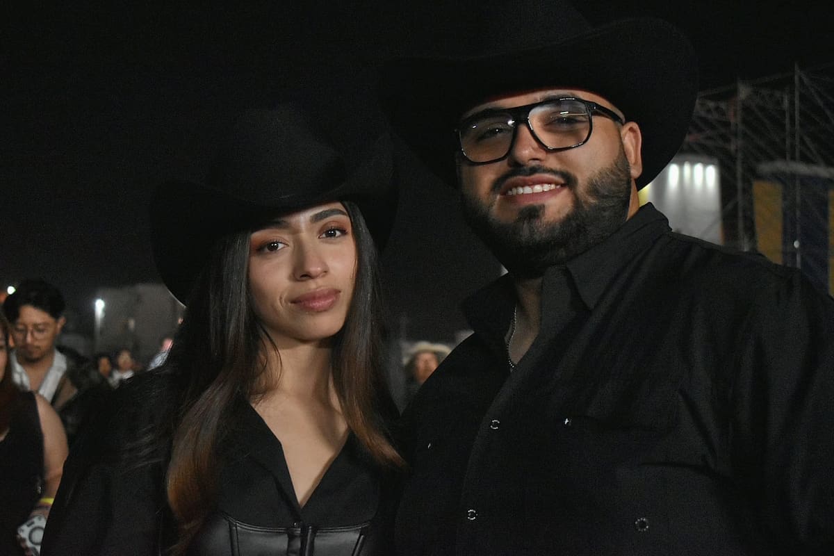 Diversas figuras del mundo digital ya se encuentran en la Plaza Monumental a la espera del espectáculo. Foto: Ruth Hudgers