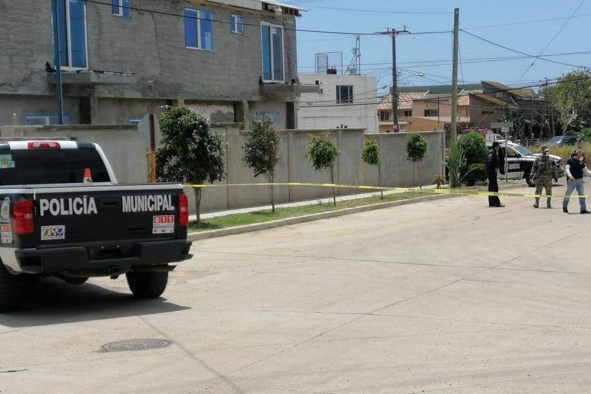 Ejecutan a hombre en su vivienda en Rosarito