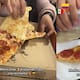 “Nunca jamás haría eso”: Mexicanas visitan Colombia y prueban un platillo típico que desata polémica: pizza con lechera