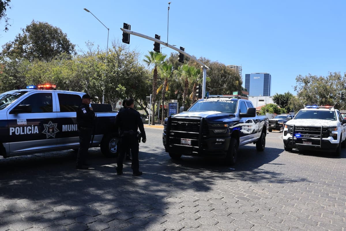 La alerta provocó la evacuación del personal y un operativo de seguridad en el inmueble ubicado sobre Paseo de los Héroes, en Zona Río. Foto: Sergio Ortiz