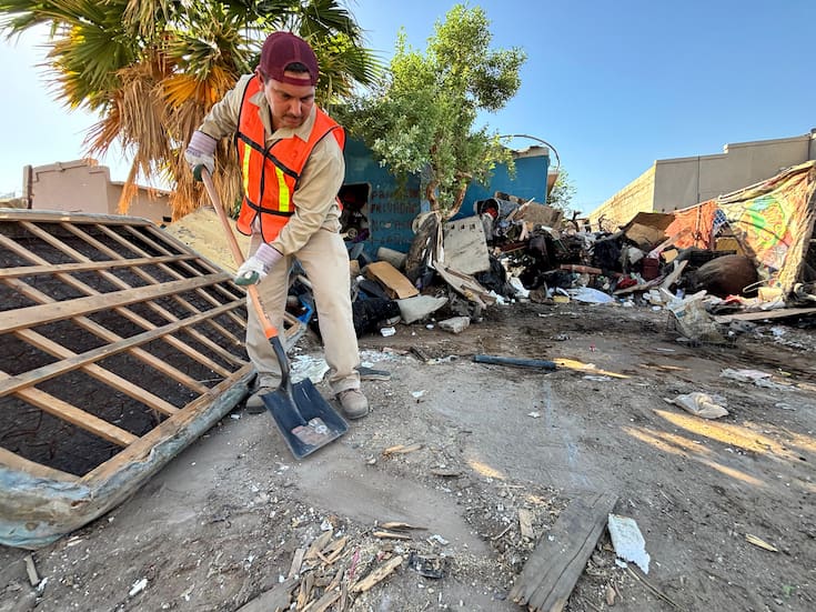 Retiran más de 70 metros cúbicos de basura en vivienda de Casa Digna