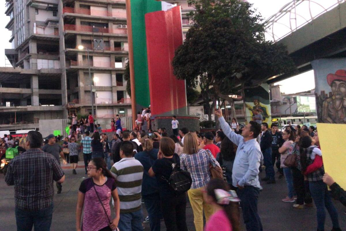 Se manifiestan por falta de maestros