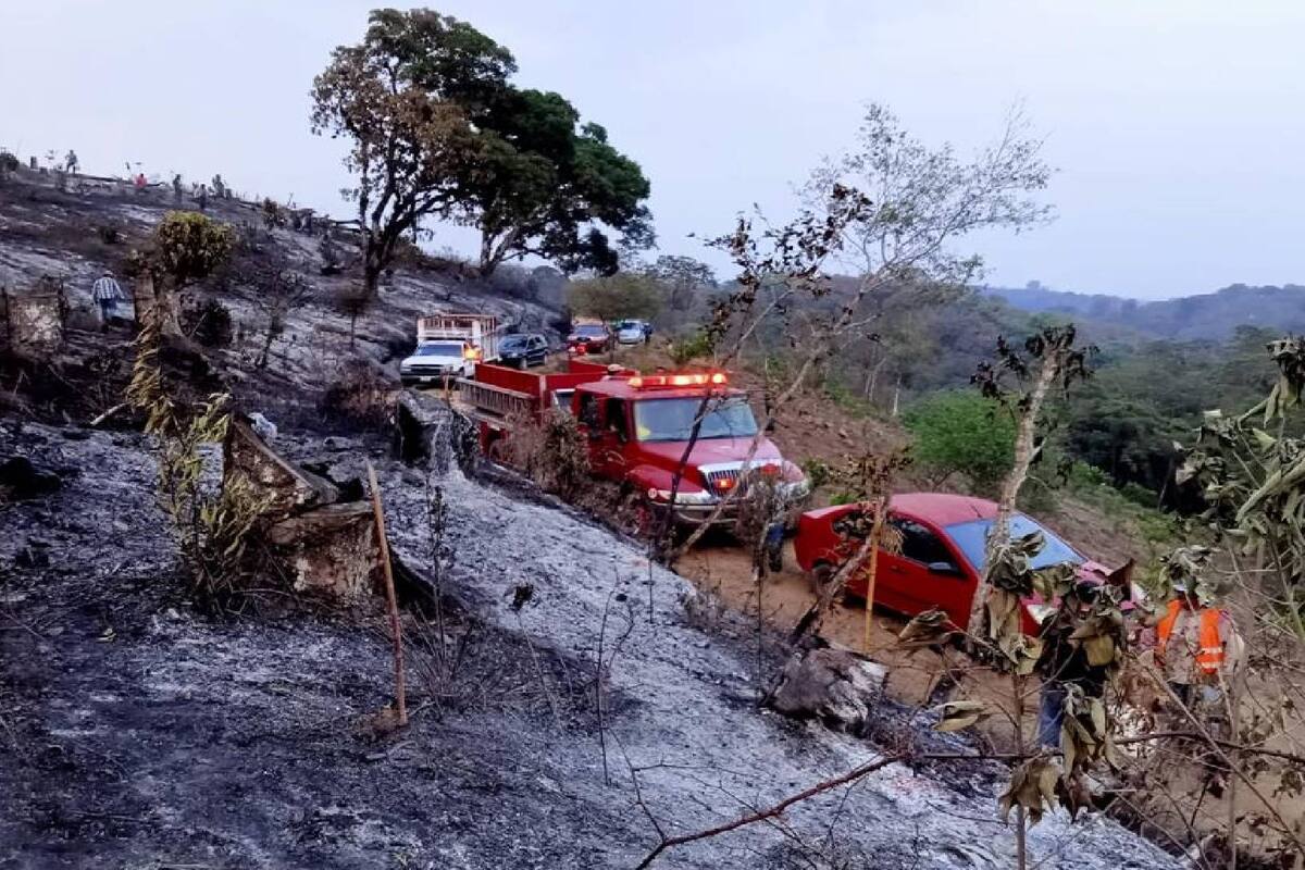 Por incendios forestales helicópteros se suman para combatir el fuego