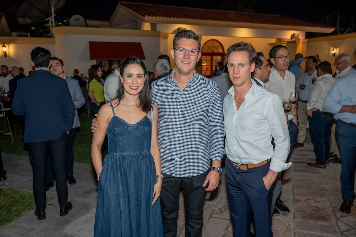 REUNIÓN ENTRE COLEGAS