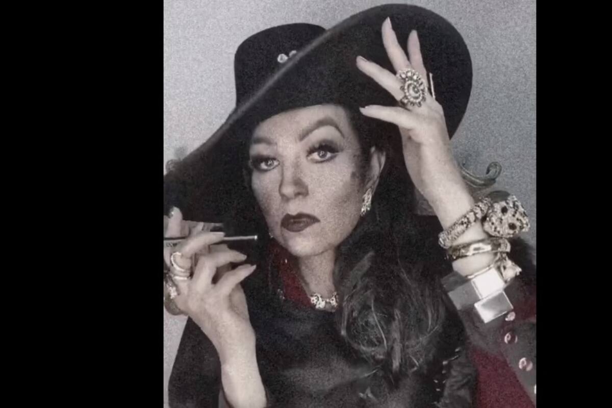Thalia encarnó en un video a María Félix para recordarla en su mes