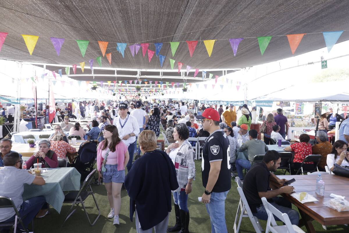 Decenas de personas acudieron a la Octava Muestra Gastronómica que se realizó en San Pedro El Saucito este fin de semana.
