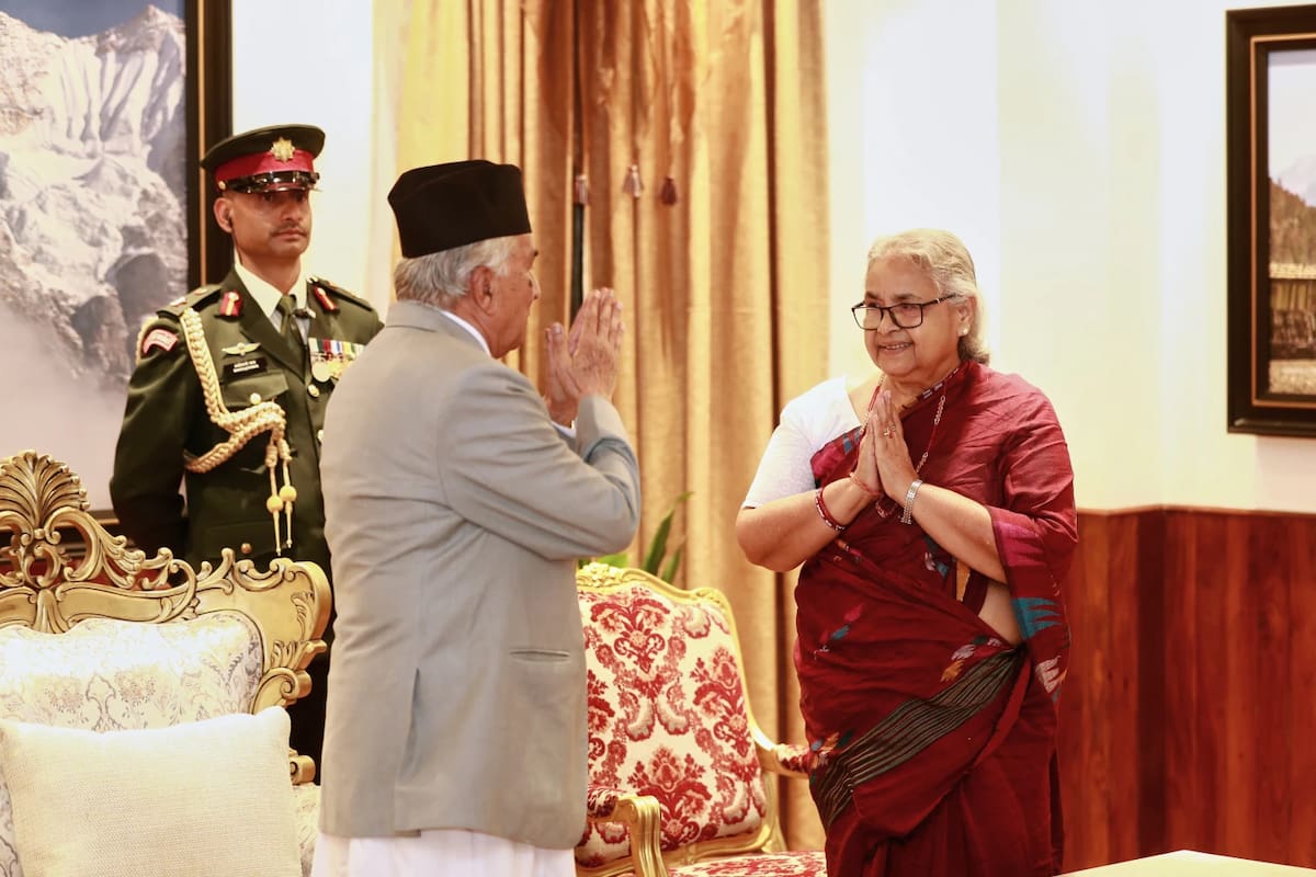 Sushila Karki es la primera mujer elegida como líder de Nepal tras protestas y elecciones en Discord. | AP
