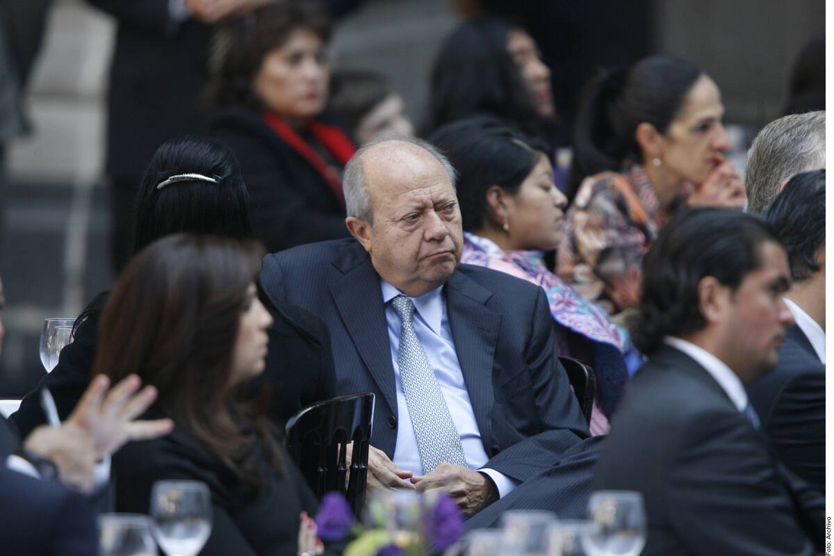 Carlos Romero Deschamps dice que tomó vacaciones hasta 2024; AMLO indica que investigará