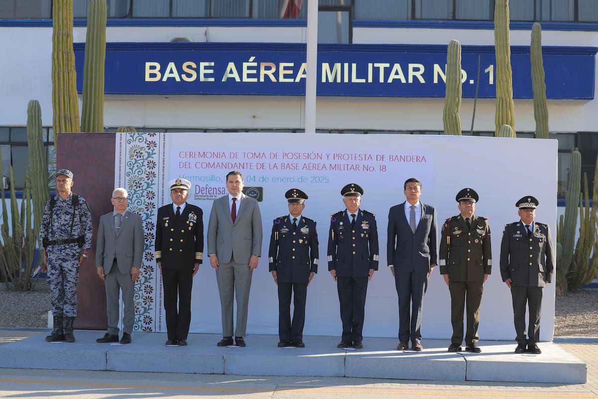 El general Frías rindió protesta como el nuevo comandante de la Base Aérea Militar número 18. | Crédito: Julián Ortega
