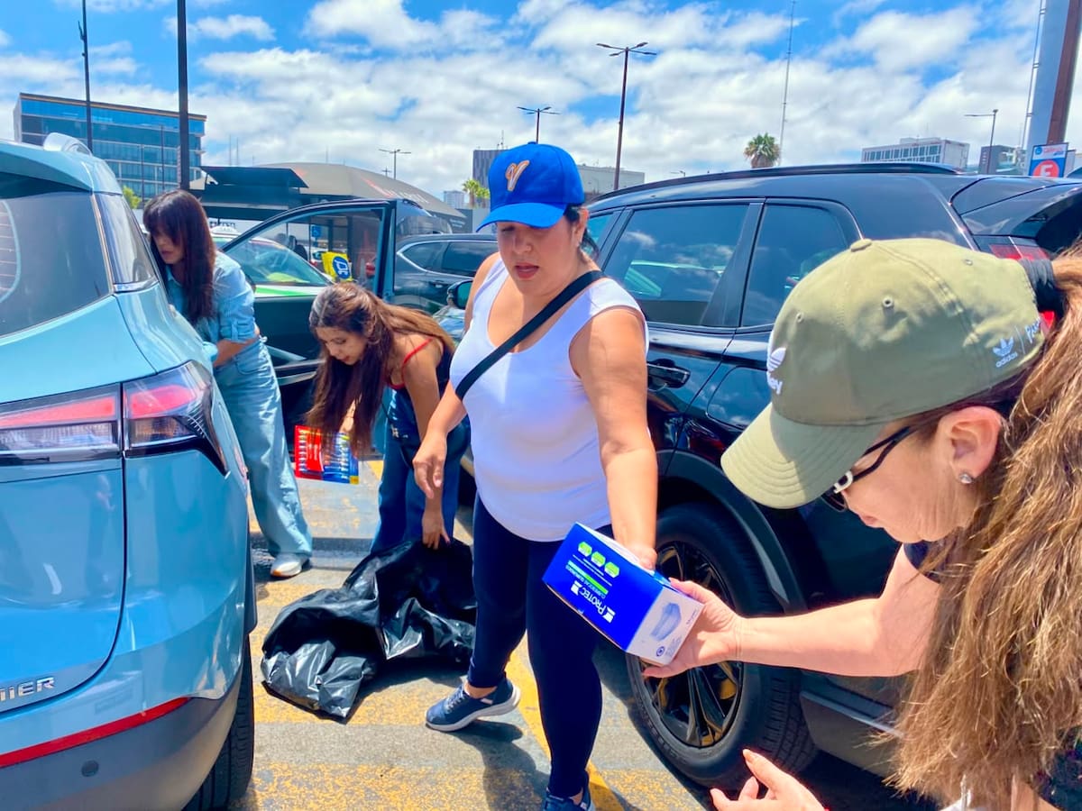 La comunidad venezolana suspendió temporalmente la recepción de donativos para concentrarse en la clasificación y envío de más de 10 toneladas de ayuda destinadas a las familias afectadas por los terremotos en Venezuela. Foto: Border Zoom