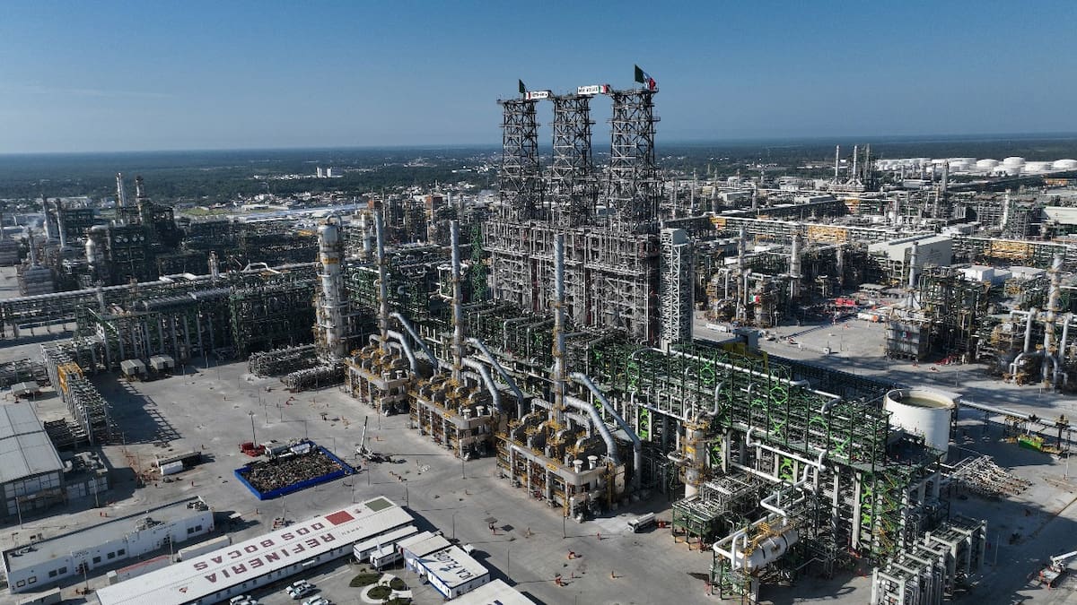Caen 12 por saqueo de material en la refinería de Dos Bocas; alcanzaron a llenar los vehículos con kilos de fierro antes de ser interceptados por personal naval