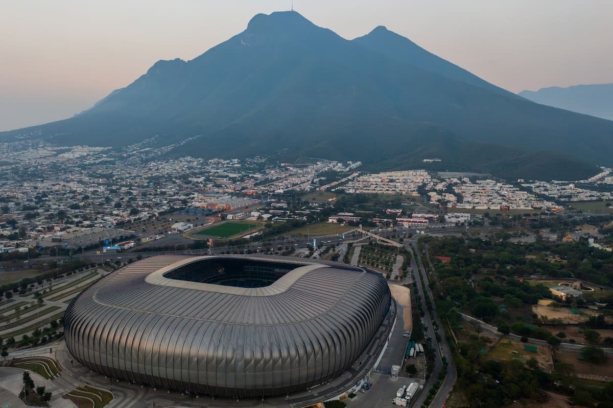 UN MUNDIAL ENTRE MONTAÑAS