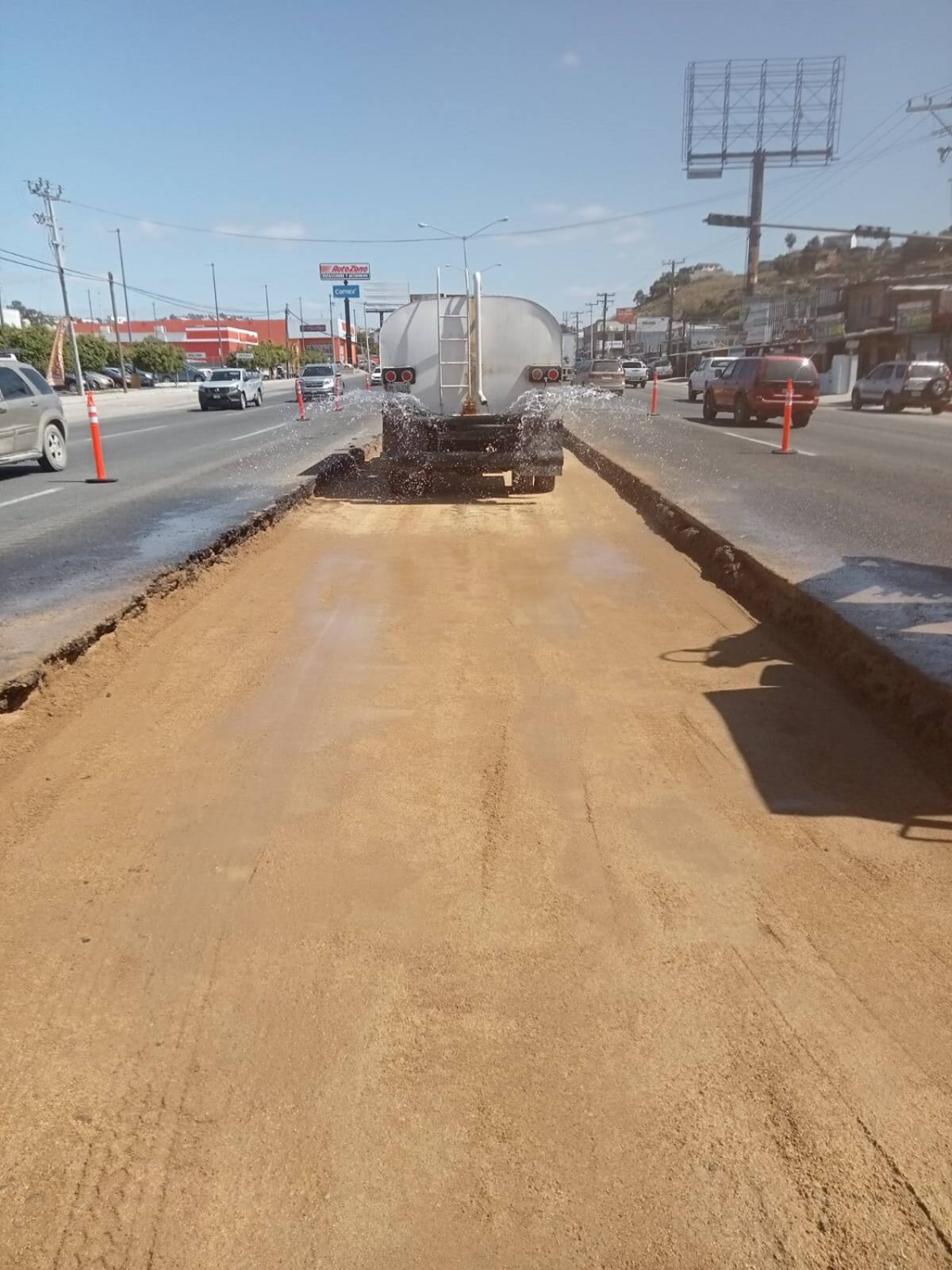 En el bulevar Benito Juárez se habilitó un solo carril.