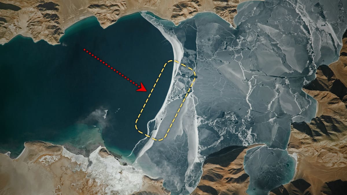La NASA descubrió la división de un lago del tamaño de todo Madrid entre agua y hielo que se congela a 4 mil 225 metros entre China e India