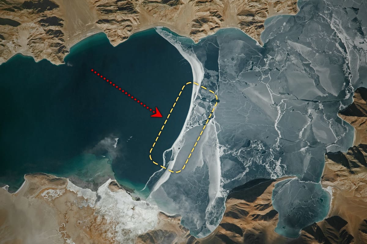 La NASA descubrió desde el espacio la división de un lago del tamaño de Madrid entre agua y hielo que se congela a 4 mil 225 metros entre China e India