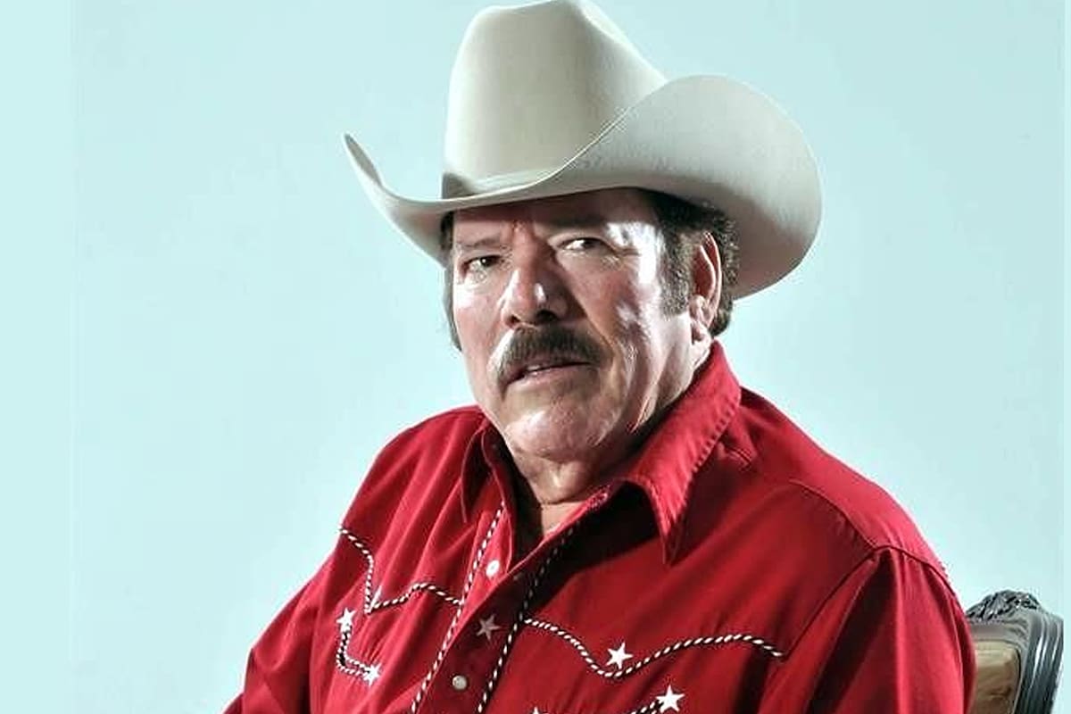 Hija de Lalo Mora responde a señalamientos contra el cantante