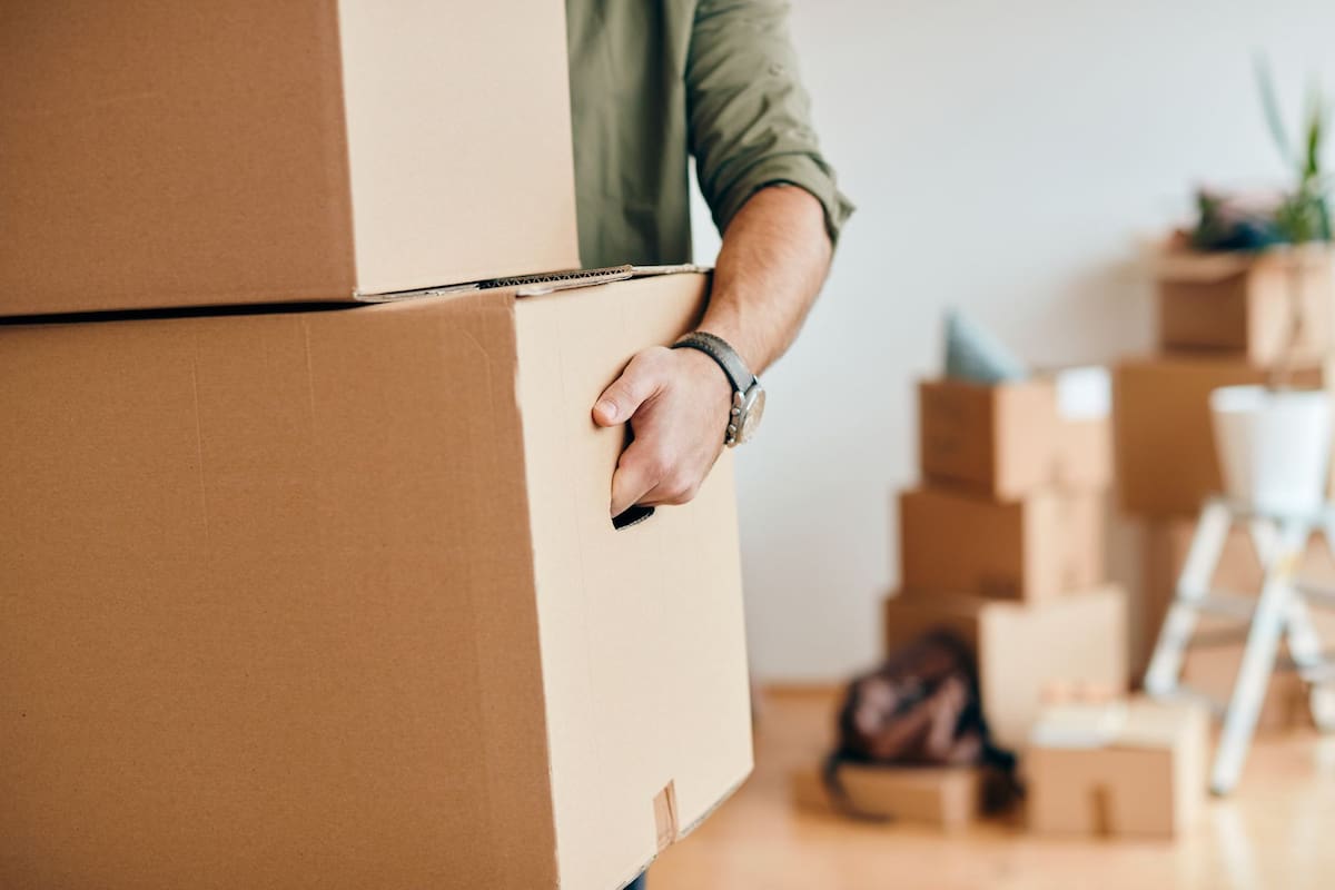 La generación nacida tras 1998 se independiza un 14% menos y migra menos que sus padres, un nuevo retrato del Inegi que confirma la permanencia prolongada en el hogar y obliga a replantear las políticas públicas de vivienda