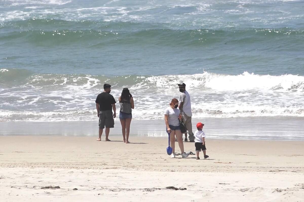 Se conforman con mirar la playa para refrescarse