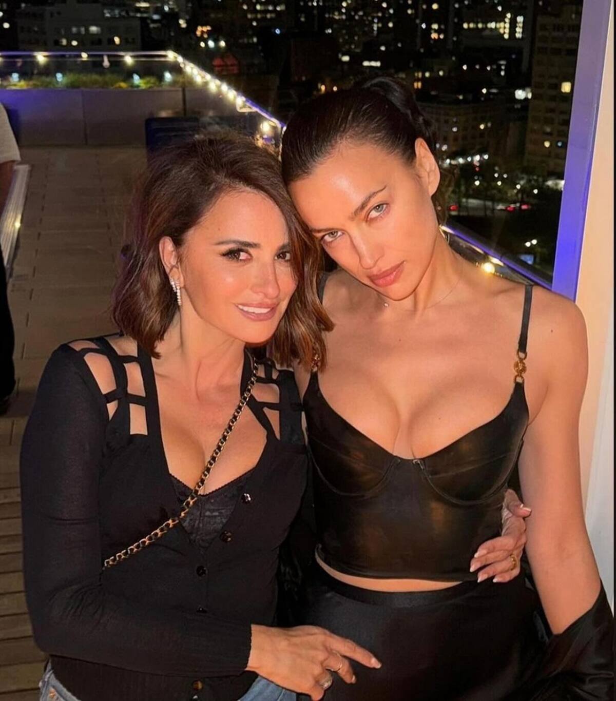 Penélope Cruz celebró en grande con sus amigos.
