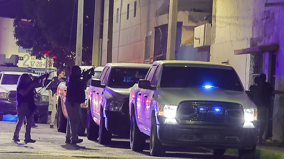 Detienen a dos hombres en posesión de armas de fuego en el Centro de Hermosillo