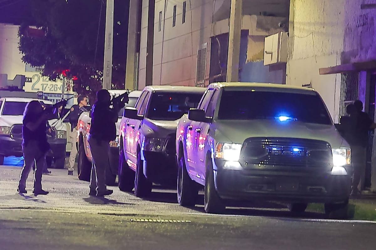 Detienen a dos hombres en posesión de armas de fuego en el Centro de Hermosillo