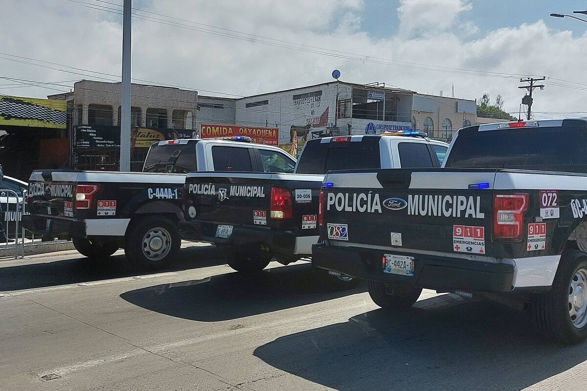 Destina 50 elementos de la Policía Municipal para atender quema de llantas y cuetes en Rosarito