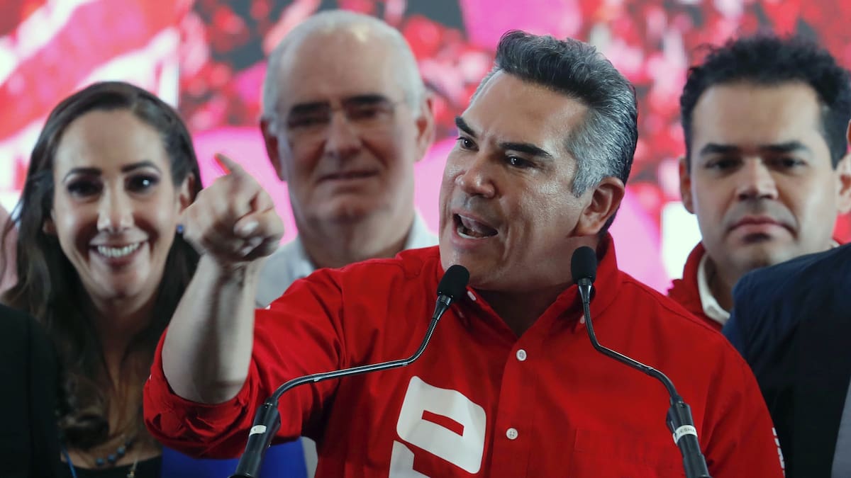 Alejandro Moreno acusó a Morena de buscar una “dictadura” con reformas electorales e iniciará gira internacional para exponer presuntos vínculos del oficialismo con el crimen organizado