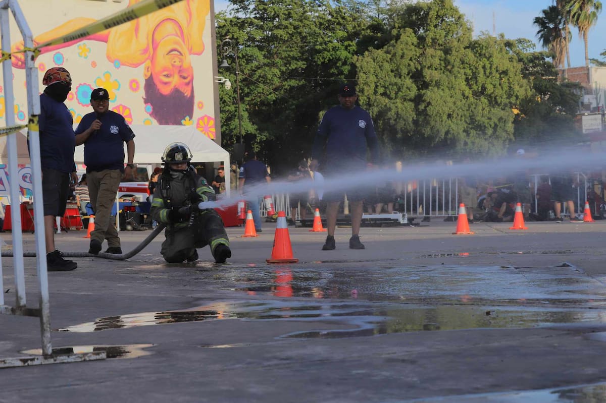 Se llevó a cabo en la plaza Alonso Vidal la competencia Bomberil 2024 con rumbo a las competencias latinoamericanas de policías y bomberos próximas a celebrarse en Colombia. Foto: Gerardo D. Gonsález