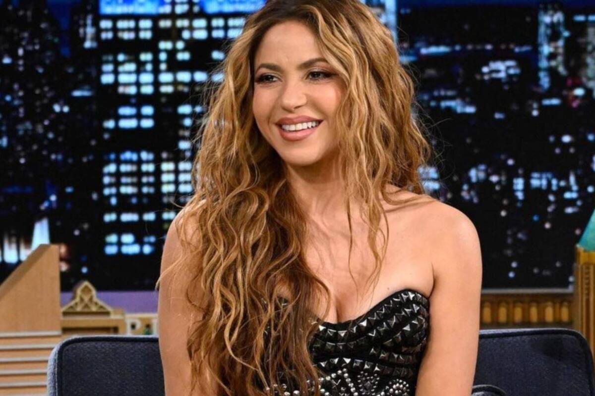Shakira confiesa que algunas de sus canciones le dan vergüenza