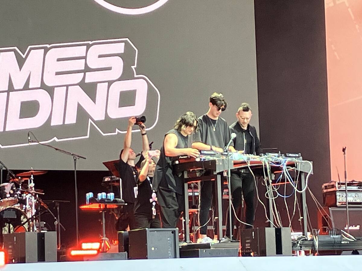 Los djs Hyper Potions, VGR y James Landino se encargaron de armar el ambiente al abrir el concierto.