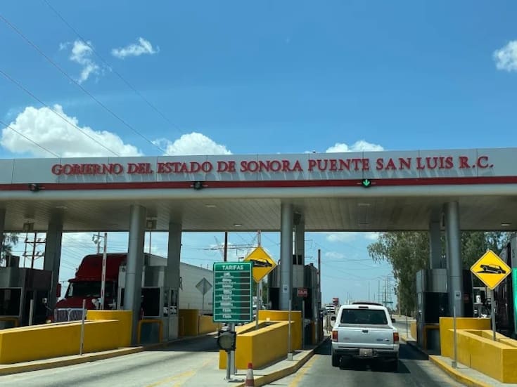 En funcionamiento plumas de la caseta de cobro del Puente Río Colorado