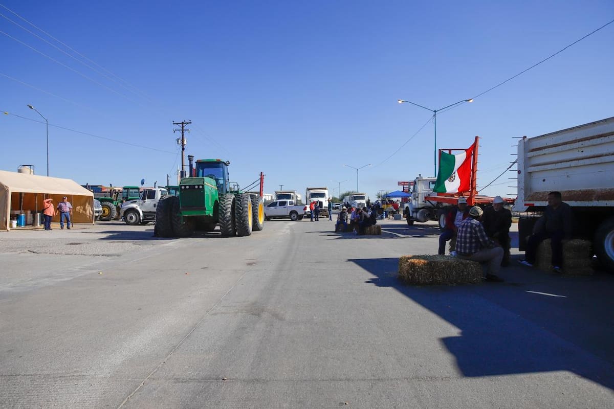 Persiste bloqueo en Garita Comercial; sostendrán reuniones con autoridades