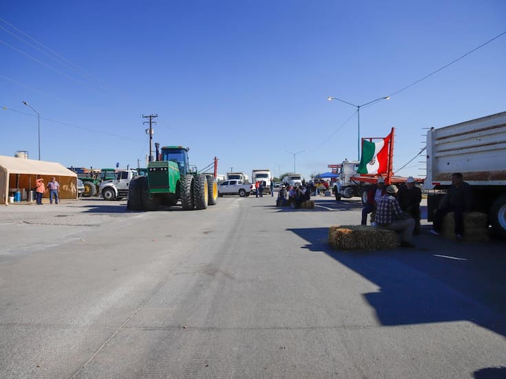Persiste bloqueo en Garita Comercial; sostendrán reuniones con autoridades