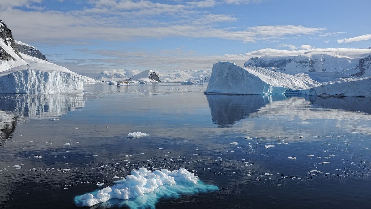 El navío británico RRS Sir David Attenborough zarpa hacia la Antártica para estudiar el cambio climático