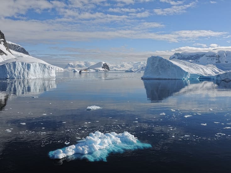 El navío británico RRS Sir David Attenborough zarpa hacia la Antártica para estudiar el cambio climático