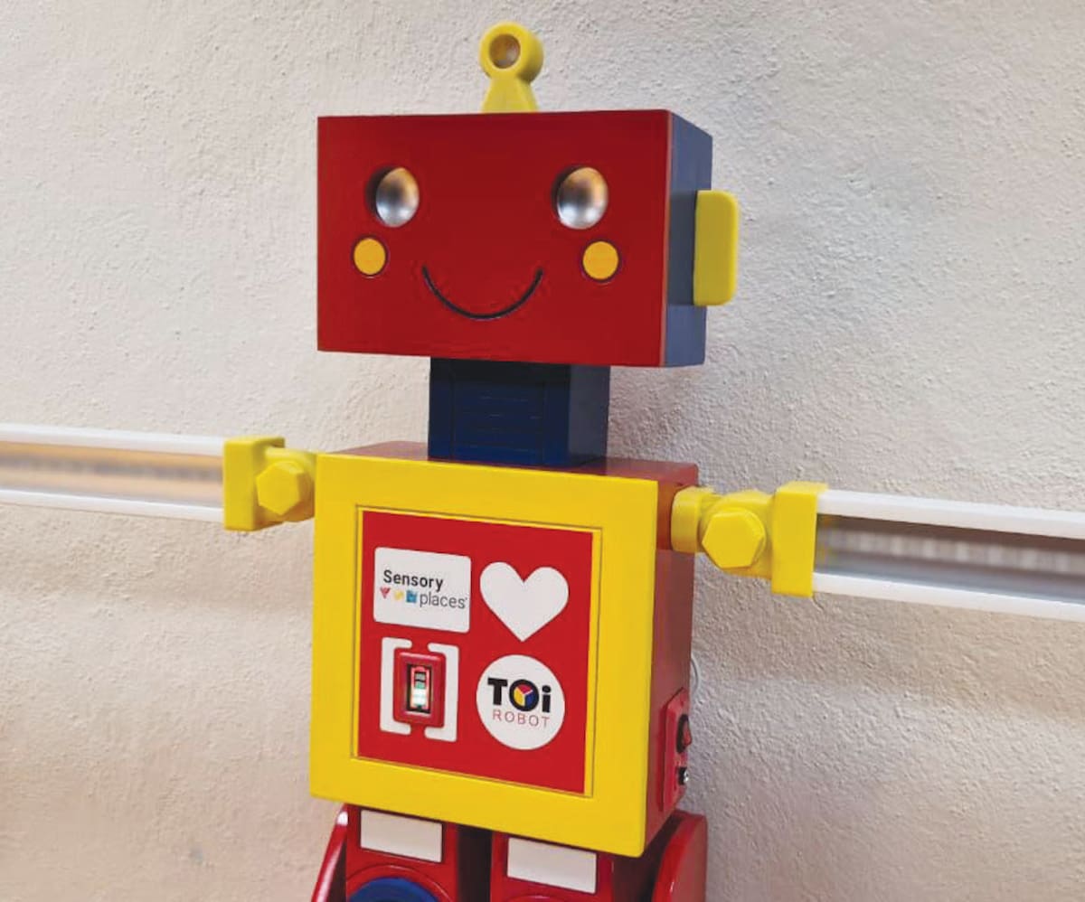 “Toi Robot” es utilizado en el CRIT Sonora como apoyo en terapias para niños con autismo y otras condiciones del neurodesarrollo. FOTO: MISAEL MONTAÑO
