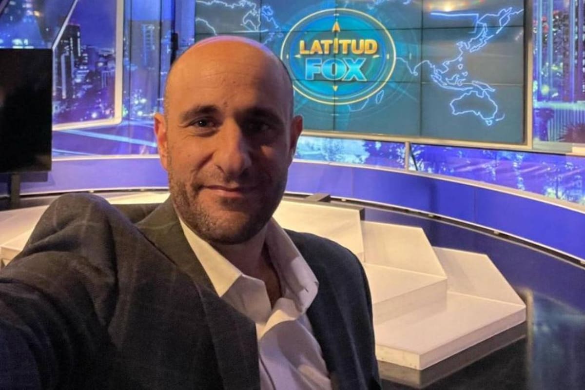 ¿Cuántos idiomas habla el periodista mexicano Alberto Lati y cuáles son?