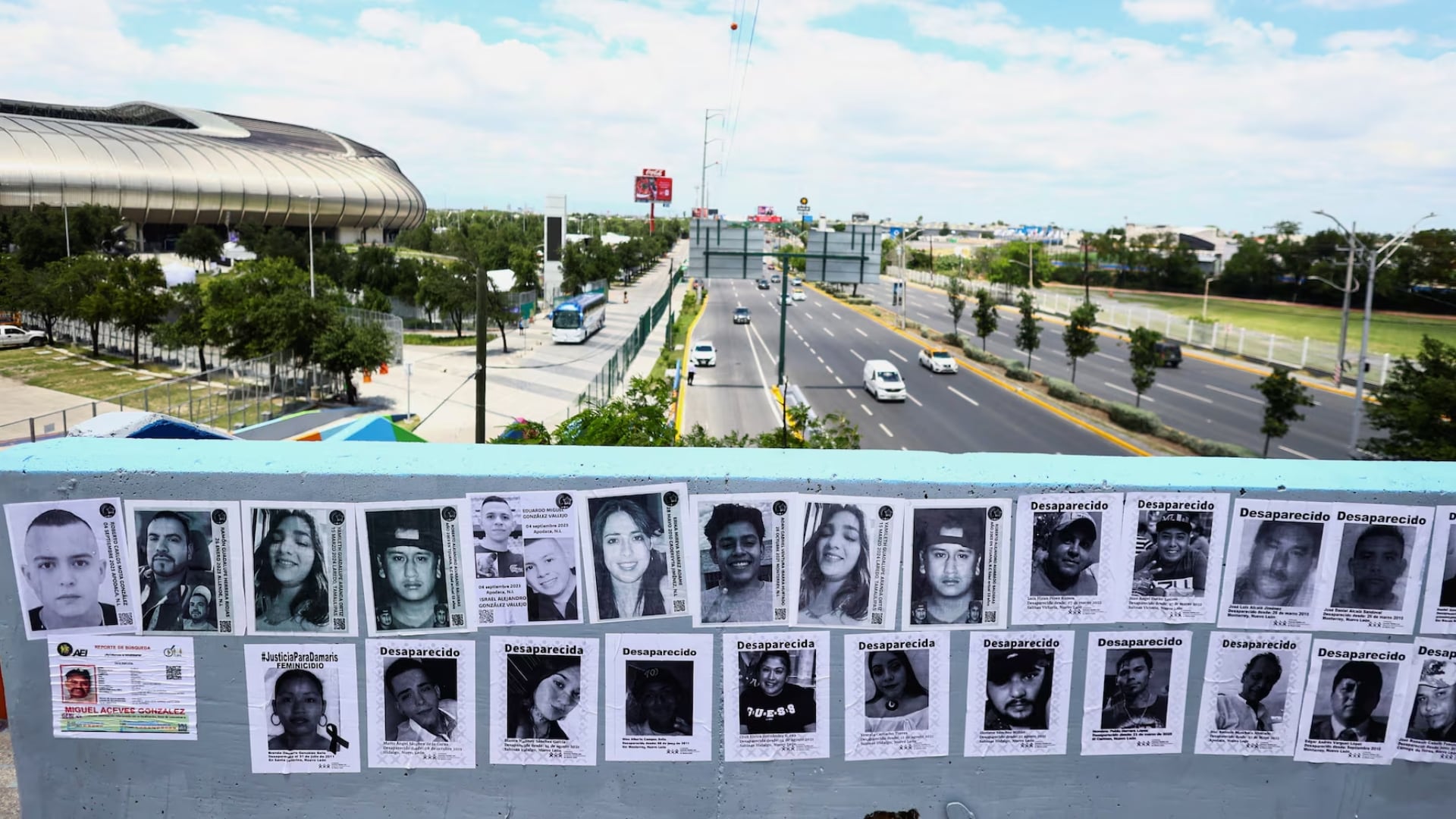 México registra oficialmente más de 130,000 personas desaparecidas en 2026, una cifra que superaría la capacidad total del Estadio Azteca y requeriría casi dos recintos para ser contabilizada. (Reuters)