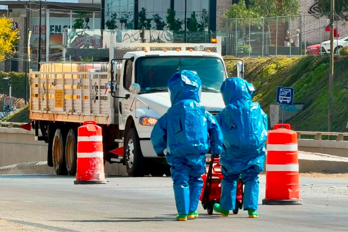 Controlan derrame de ácido nítrico en el bulevar 2000; no reportan personas lesionadas